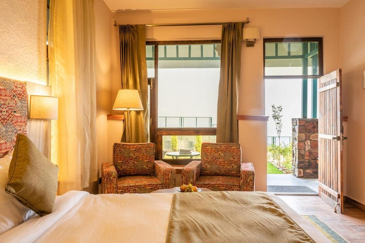 Tiaraa Jujurana Resort T Pathyar Esterno foto
